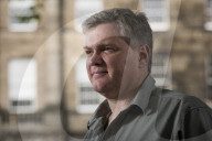 PORTRAIT - Ray Mears 