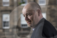 PORTRAIT - Mark Thompson