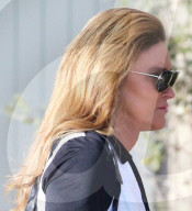 PEOPLE - Caitlyn Jenner holt sich einen Coffee to go
