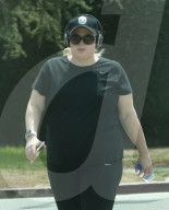 PEOPLE - Rebel Wilson walkt durch Los Feliz