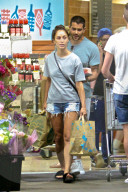 PEOPLE - Cara Santana und Jesse Metcalfe bummeln in Beverly Hills