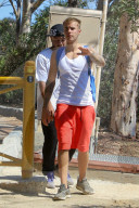 PEOPLE - Justin Bieber walkt durch die Hills