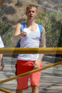 PEOPLE - Justin Bieber walkt durch die Hills
