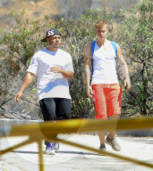 PEOPLE - Justin Bieber walkt durch die Hills