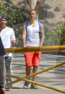 PEOPLE - Justin Bieber walkt durch die Hills