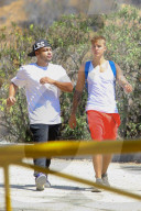 PEOPLE - Justin Bieber walkt durch die Hills