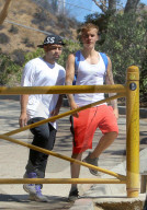 PEOPLE - Justin Bieber walkt durch die Hills
