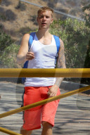 PEOPLE - Justin Bieber walkt durch die Hills