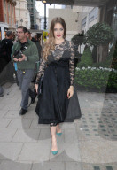 PEOPLE -Xenia Tchoumitcheva besucht die Modenschau von Nicholas Oakwell in London