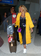 PEOPLE - Wendy Williams landet im kunterbunten Versace-Mantel in Los Angeles