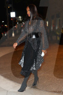 PEOPLE - Chic: Naomi Campbell verlässt in Abendrobe das Hotel in New York