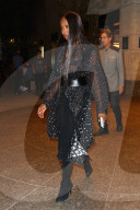 PEOPLE - Chic: Naomi Campbell verlässt in Abendrobe das Hotel in New York