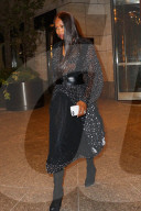 PEOPLE - Chic: Naomi Campbell verlässt in Abendrobe das Hotel in New York