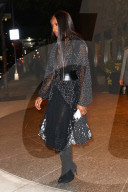 PEOPLE - Chic: Naomi Campbell verlässt in Abendrobe das Hotel in New York