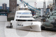 PEOPLE - London: Die Jacht von Andrey Melnichenko ankert bei der Tower Bridge 