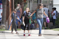 PEOPLE - Jennifer Garner holt ihre Karate Kids ab