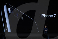 NEWS - Apple CEO Tim Cook prästentiert das neue iphone 7