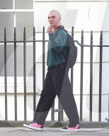 PEOPLE - Beigelegter Sorgerechtsstreit: Rocco Ritchie in London unterwegs