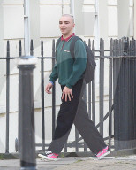 PEOPLE - Beigelegter Sorgerechtsstreit: Rocco Ritchie in London unterwegs