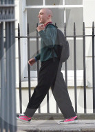 PEOPLE - Beigelegter Sorgerechtsstreit: Rocco Ritchie in London unterwegs