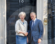 NEWS - Theresa May trifft Donald Tusk in der Downing Street