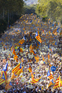 NEWS - Spanien: Hunderttausende Katalanen fordern Unabhängigkeit