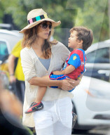 EXKLUSIV - Halle Berry bringt Klein-Maceo zum Fussball-Training