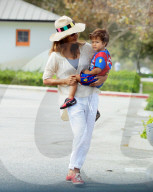 EXKLUSIV - Halle Berry bringt Klein-Maceo zum Fussball-Training