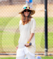 EXKLUSIV - Halle Berry bringt Klein-Maceo zum Fussball-Training