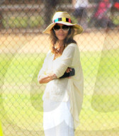 EXKLUSIV - Halle Berry bringt Klein-Maceo zum Fussball-Training