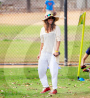 EXKLUSIV - Halle Berry bringt Klein-Maceo zum Fussball-Training