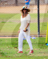 EXKLUSIV - Halle Berry bringt Klein-Maceo zum Fussball-Training