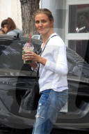 PEOPLE - Cameron Diaz und Benji Madden genehmigen sich einen gesunden Saft