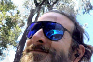 PEOPLE - Joggender Bradley Cooper schnappt sich die Paparazzi-Kamera und macht ein Selfie