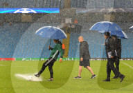 NEWS - Mega-Regen in Manchester: Fussballspiel musste abgesagt werden