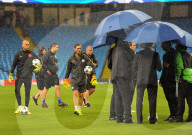 NEWS - Mega-Regen in Manchester: Fussballspiel musste abgesagt werden