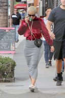 PEOPLE - Amber Rose in Pantoffeln unterwegs