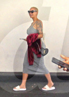 PEOPLE - Amber Rose in Pantoffeln unterwegs