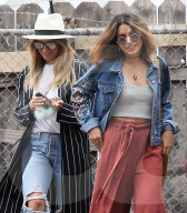 PEOPLE - Auf Shoppingtour: Vanessa Hudgens und Ashley Tisdale