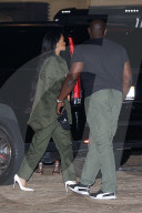 PEOPLE - Rihanna geht im Military-Look ins Nobu