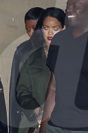 PEOPLE - Rihanna geht im Military-Look ins Nobu