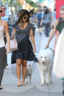 PEOPLE - Hilaria Baldwin kurz nach der Geburt schon wieder unterwegs in Manhattan