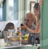PEOPLE - Lindsay Lohan kocht mit Jamie Oliver