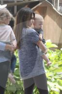 PEOPLE - Alec und Hilaria Baldwin erholen sich in den Hamptons