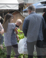 PEOPLE - Alec und Hilaria Baldwin erholen sich in den Hamptons