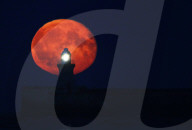 FEATURE - Riesiger Vollmond