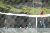 PEOPLE - Jessica Alba begleitet ihre Kinder zum Tennis
