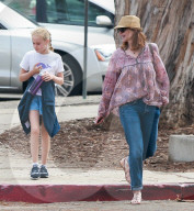 PEOPLE - Marcia Cross verfolgt gespannt das Basketballspiel ihrer Tochter