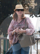 PEOPLE - Marcia Cross verfolgt gespannt das Basketballspiel ihrer Tochter
