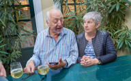 PEOPLE - Karl Dall in der Wiener Heurigen